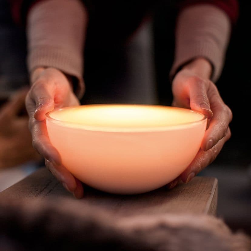 Умный светильник Philips Hue Go photo 3