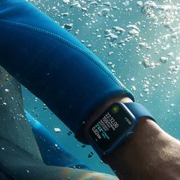 Apple Watch Nike Series 7 GPS 41mm (корпус - сияющая звезда, спортивный ремешок Nike цвета чистая платина/черный, IP67/WR50)— фото №7